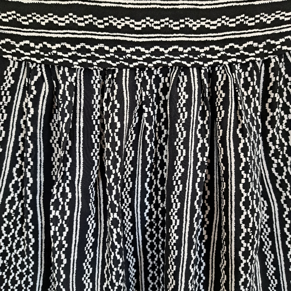 MADEWELL - NWOT - 100% Silk - Lined Skirt - Size 0 - Black/White Print - Picture 4 of 8